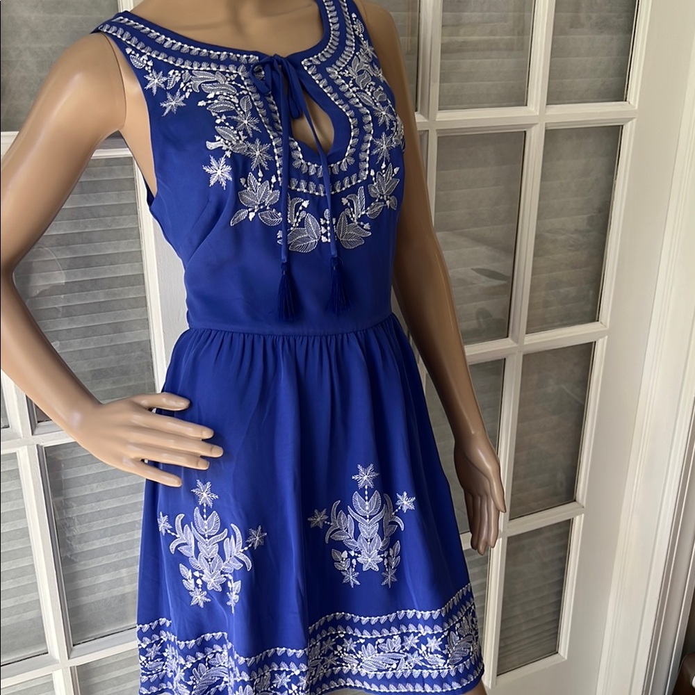 Bebe like new Periwinkle Blue Embroidered Sleeveless Dress - Picture 1 of 11